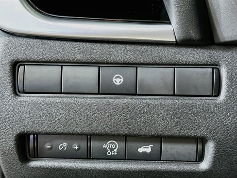 Used 2025 Nissan Rogue SL FWD image 17