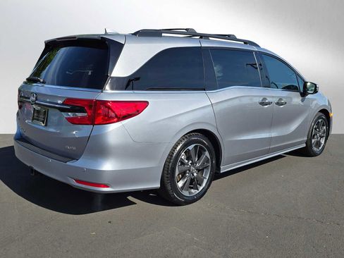 Used 2024 Honda Odyssey Elite image 3