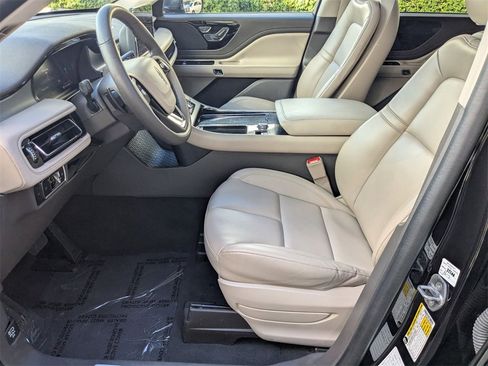 Used 2024 Lincoln Aviator AWD w/ Premium Package image 21
