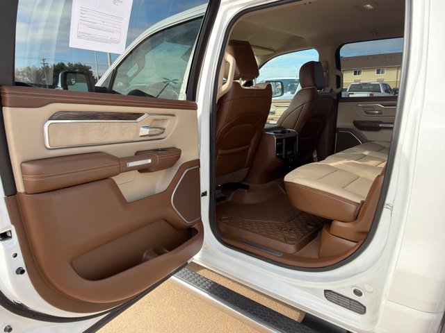 Used 2019 RAM 1500 Laramie AWD/4WD image 37