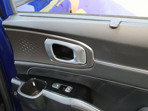 Used 2022 Kia Sorento SX image 13