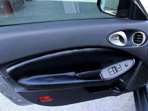 Used 2014 Nissan 370Z Coupe image 9