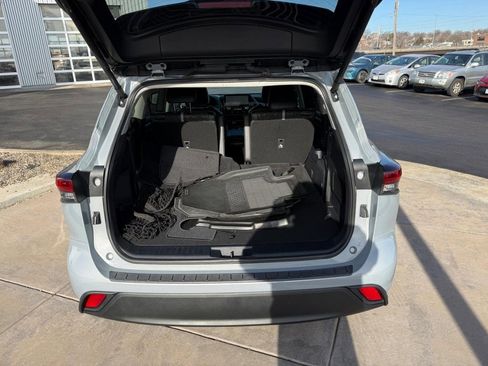 Certified 2024 Toyota Highlander XLE image 8
