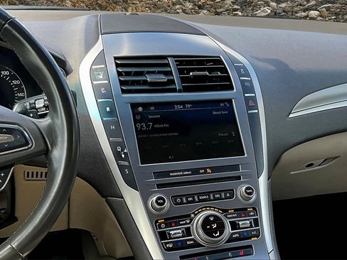 Used 2017 Lincoln MKZ Premiere image 4