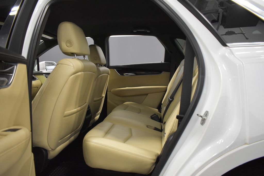 Used 2018 Cadillac XT5 FWD image 33
