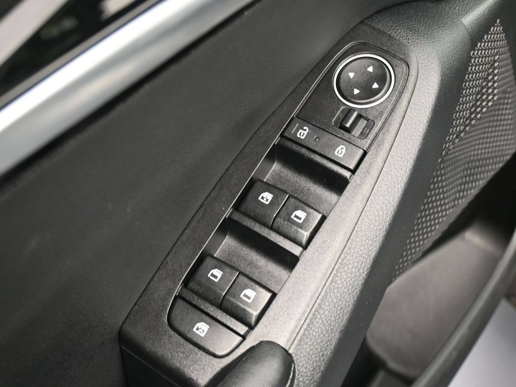 Used 2025 Kia Seltos EX w/ EX Sunroof Package FWD image 14