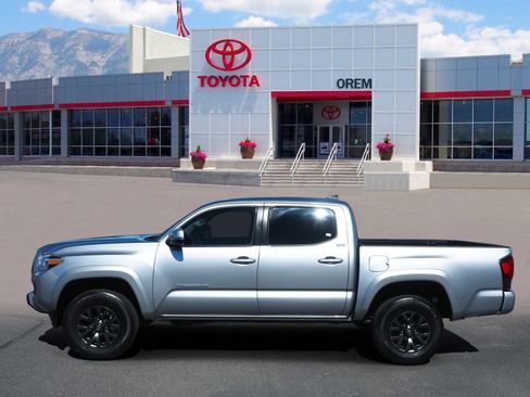 Used 2023 Toyota Tacoma SR5 w/ Technology Package image 6