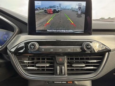 Used 2022 Ford Escape Titanium w/ Class II Trailer Tow Package image 21