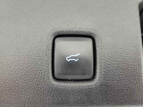 Certified 2025 Ford Escape Platinum AWD/4WD image 9