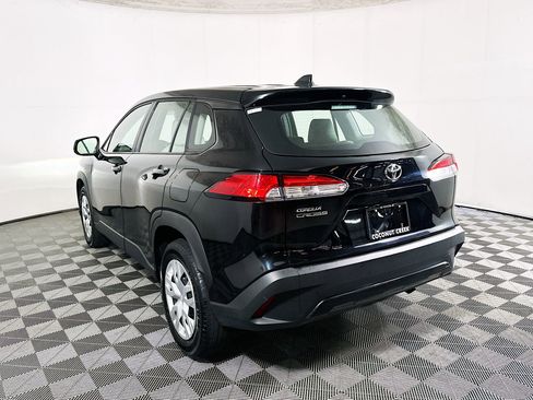 Used 2023 Toyota Corolla Cross L FWD image 5