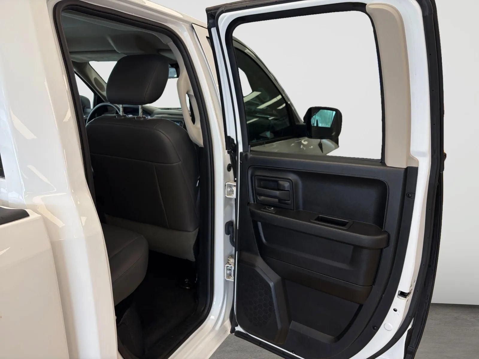 Used 2016 RAM 1500 Tradesman RWD image 17