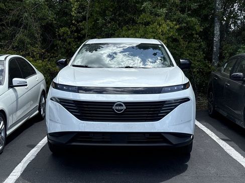 Certified 2025 Nissan Murano SV image 3