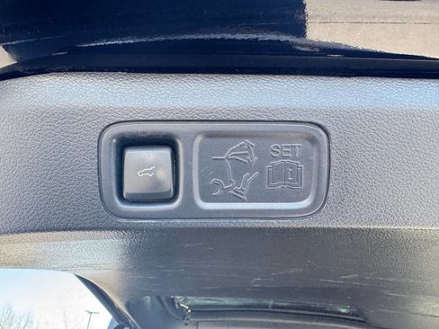 Used 2023 Ford Expedition Limited image 10