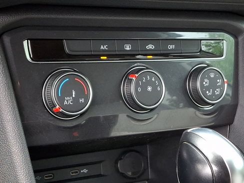 Used 2020 Volkswagen Tiguan S FWD image 16