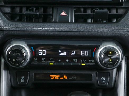 Used 2022 Toyota RAV4 XLE FWD image 20