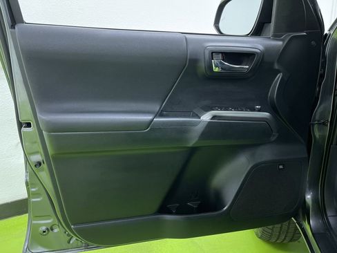 Used 2018 Toyota Tacoma 4x4 Double Cab image 16