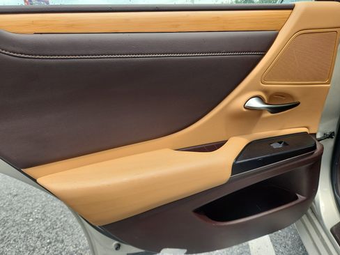 Used 2019 Lexus ES 300h FWD image 28