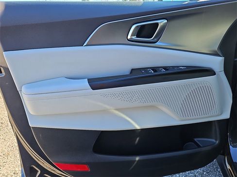 Certified 2023 Kia Carnival LX image 14