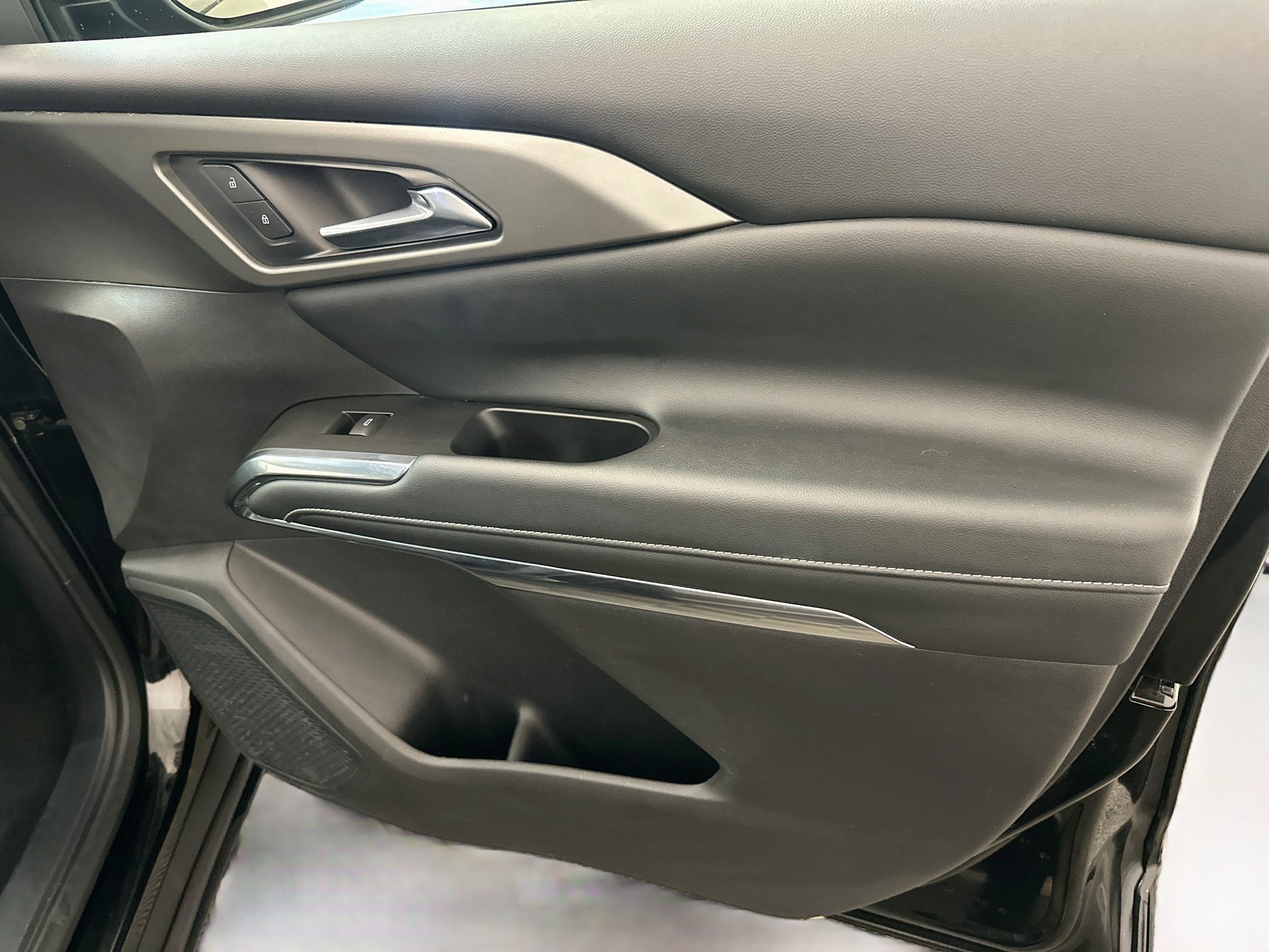 Used 2025 Chevrolet Traverse LT AWD/4WD image 35