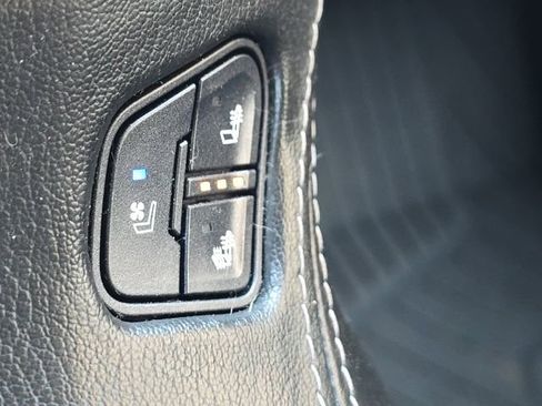 Used 2020 GMC Yukon XL SLT w/ Open Road Package image 43