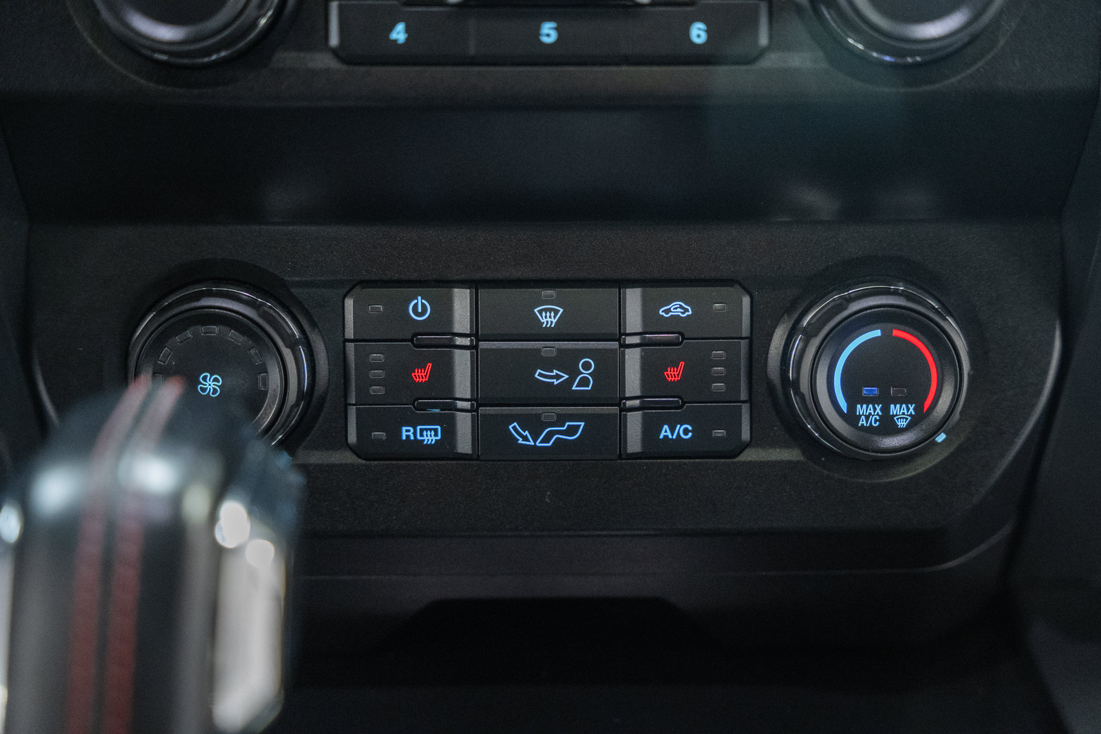 Used 2019 Ford F150 XLT w/ Equipment Group 302A Luxury AWD/4WD image 26