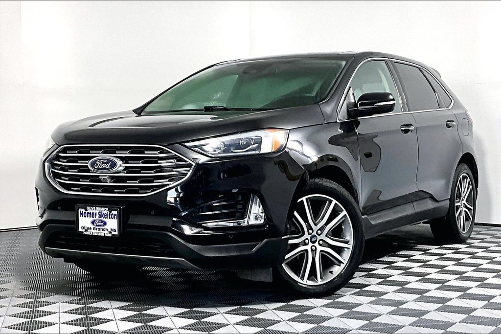 Used 2021 Ford Edge Titanium w/ Equipment Group 301A FWD image 2