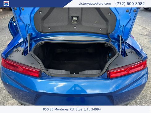 Used 2018 Chevrolet Camaro LT RWD image 11