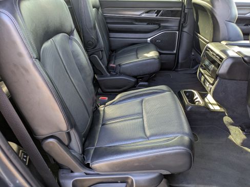 Used 2024 Jeep Wagoneer Series III image 13