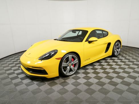 Used 2023 Porsche 718 Cayman GTS RWD image 2