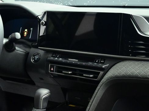 Used 2025 Toyota Camry XLE image 62