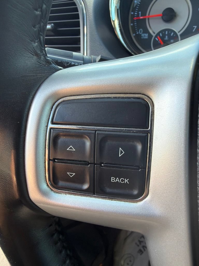 Used 2015 Chrysler Town & Country Touring FWD image 14