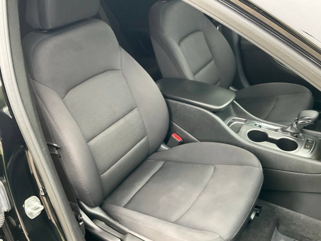 Used 2025 Chevrolet Malibu LS FWD image 16