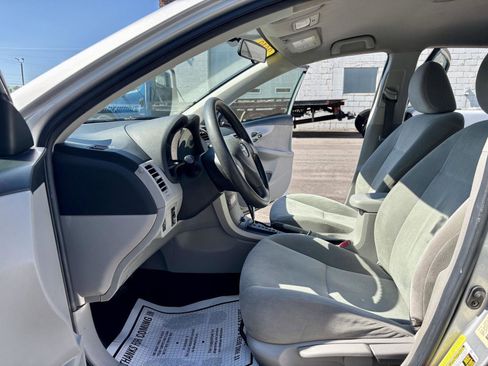 Used 2012 Toyota Corolla L FWD image 2