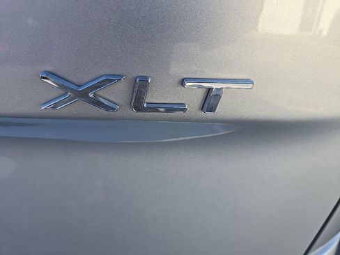 Used 2022 Ford Transit Connect XLT image 41