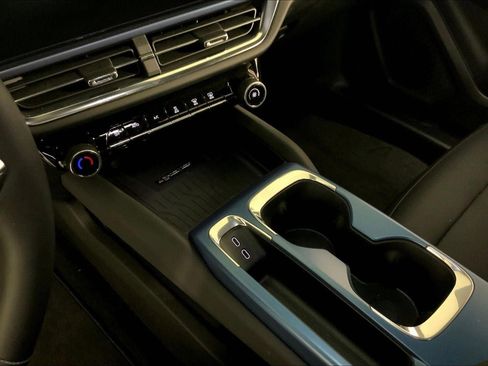 Used 2025 Chevrolet Equinox EV LT w/ Convenience Package image 16