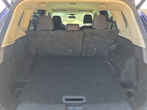 Used 2024 Nissan Rogue SV FWD image 12