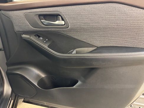 Used 2023 Nissan Rogue SV image 26