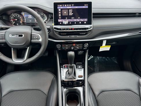New 2026 Jeep Compass Latitude image 11