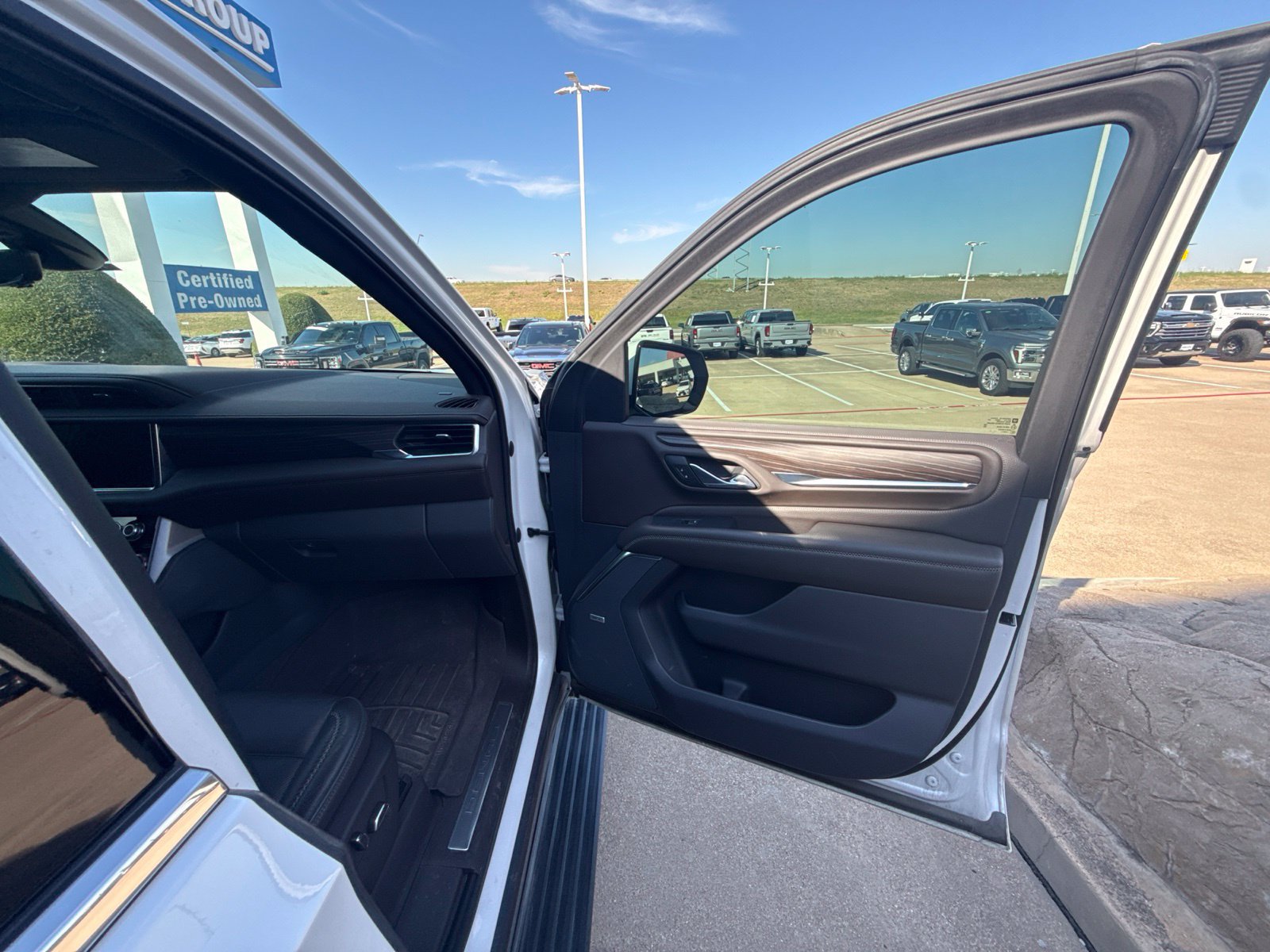 Used 2021 GMC Yukon Denali w/ Denali Premium Package AWD/4WD image 21