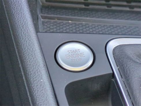 Used 2025 Volkswagen Jetta SE image 34