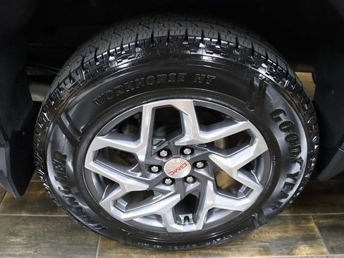 Used 2022 GMC Sierra 1500 SLT w/ SLT Premium Plus Package AWD/4WD image 43
