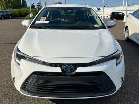 Used 2023 Toyota Corolla LE FWD image 2