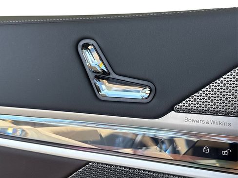 New 2026 BMW 740i w/ Premium Package image 25
