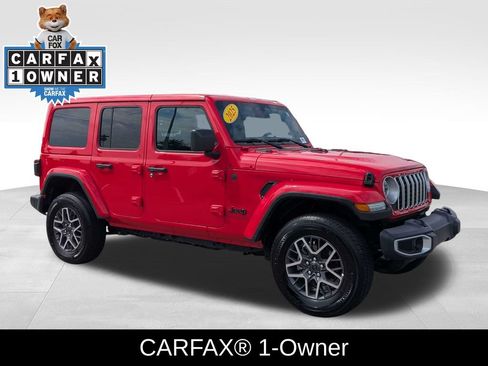 Used 2025 Jeep Wrangler Unlimited Sahara AWD/4WD image 2