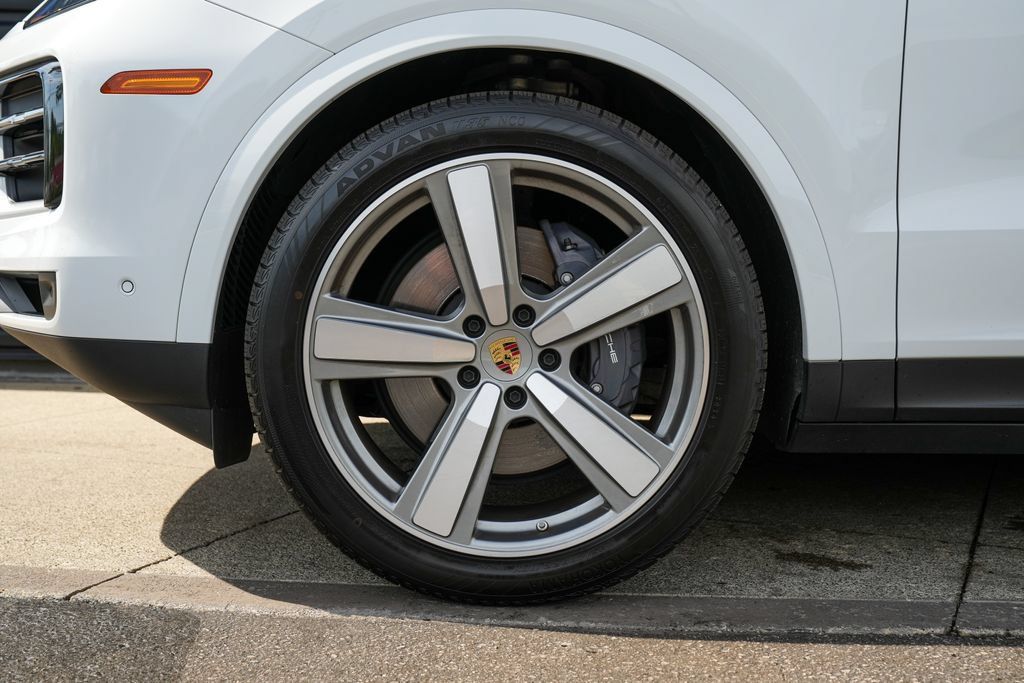 Certified 2024 Porsche Cayenne Coupe AWD/4WD image 11