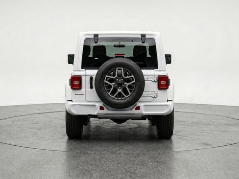 Used 2025 Jeep Wrangler Unlimited Sahara AWD/4WD image 7