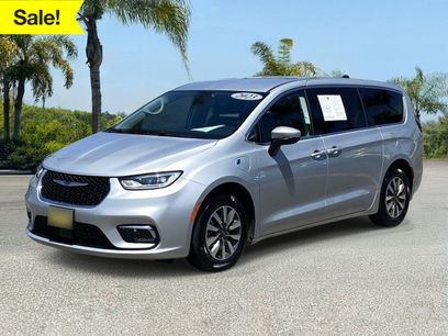 Used 2023 Chrysler Pacifica Touring-L
