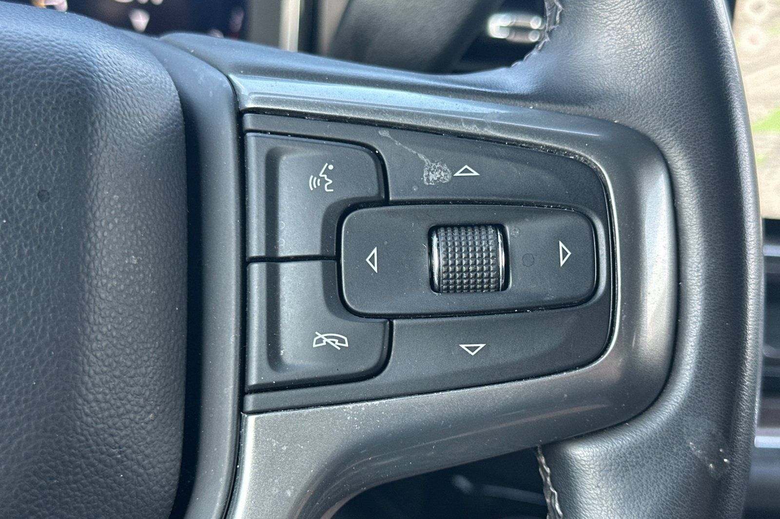 Used 2025 Chevrolet Silverado 1500 LT RWD image 36