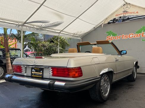 Used 1988 Mercedes-Benz 560 SL image 4