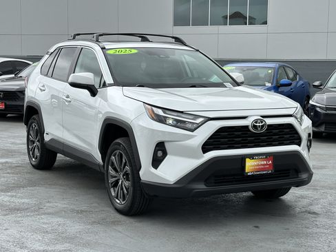 Used 2025 Toyota RAV4 XLE Premium AWD/4WD image 10